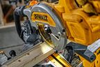 Аккумуляторная бесщеточная торцовочная пила DEWALT FLEXVOLT DCS777N, 54 В, XR