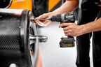 Ударная дрель-шуруповерт DEWALT McLaren Limited Edition DCD85ME2GT, 18 В, 2000 об/мин, с 2 АКБ 1.7 Ач и ЗУ, в кейсе TSTAK