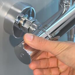 Душевая стойка Hansgrohe Crometta Е 240 1jet Showerpipe 27271000 с термостатом, без излива, хром