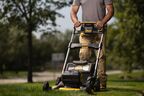 Аккумуляторная газонокосилка DEWALT DCMWP134W2, 2х18 В, 2800 об/мин, 67 л, с 2 АКБ 8 Ач и ЗУ (DCMWP134W2-QW)