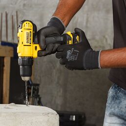 Аккумуляторная дрель-шуруповерт DEWALT DCD771S2, 18 В, 1500 об/мин, с 2 АКБ 1.5 Ач и ЗУ, в сумке (DCD771S2-QW)