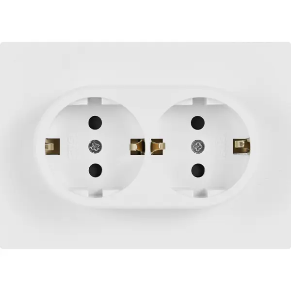 Розетка двойная встраиваемая Gusi Electric с заземлением со шторкой цвет белый