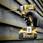Аккумуляторный шуруповерт DEWALT DCF887P1T, 18 В, 205 Нм, 3800 уд/мин, с АКБ 5 Ач и ЗУ, в кейсе (DCF887P1NT-XJ)
