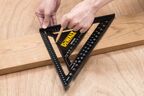 Кровельный угольник DEWALT DWHT25228-0, метрический, 30 см