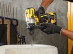 Аккумуляторная дрель-шуруповерт DEWALT DCD991D1T, 18 В, 2000 об/мин, с АКБ 2 Ач и ЗУ, в кейсе TSTAK (DCD991D1NT-XJ)
