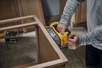 Аккумуляторная ленточная шлифмашина DEWALT DCW220NT, 18 В, 320 м/мин, без АКБ и ЗУ, в кейсе TSTAK
