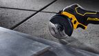 Аккумуляторная бесщеточная отрезная машина DEWALT FLEXVOLT DCS690N, 54 В, XR