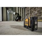 Самовыравнивающийся линейный ЗЕЛЕНЫЙ лазерный уровень DEWALT DCE088D1G