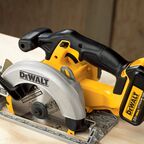Аккумуляторная дисковая пила DEWALT DCS391N, 18 В, 165 мм, 5150 об/мин, без АКБ и ЗУ (DCS391N-XJ)