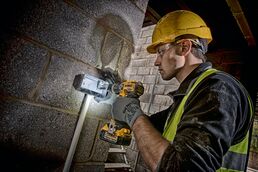 Ударная дрель-шуруповерт DEWALT DCD796D2, 18 В, 2000 об/мин, 34000 уд/мин, с 2 АКБ 2 Ач и ЗУ, в кейсе (DCD796D2-QW)