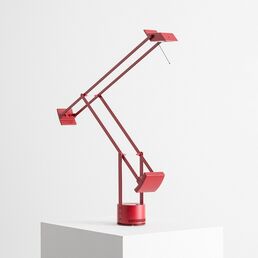 Офисная настольная лампа Artemide Tizio A009060
