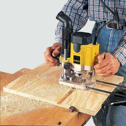 Вертикальный фрезер DEWALT DW621K, 1100 Вт, 24000 об/мин, 55 мм, в кейсе (DW621K-QS)