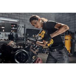 Аккумуляторный гайковерт DEWALT DCF892P2T, 18 В, 1084 Нм, 3250 уд/мин, с 2 АКБ 5 Ач и ЗУ, в кейсе TSTAK (DCF892P2T-QW)