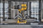 Аккумуляторная дрель-шуруповерт DEWALT DCD800E2T, 18 В, 2000 об/мин, с 2 АКБ 1.7 Ач и ЗУ, в кейсе TSTAK (DCD800E2T-QW)