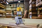 Кромочный фрезер DEWALT D26200, 900 Вт, 27000 об/мин, 55 мм (D26200-QS)