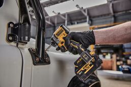 Аккумуляторный шуруповерт DEWALT DCF850E2T, 18 В, 206.2 Нм, 3800 уд/мин, с 2 АКБ 1.7 Ач и ЗУ, в кейсе TSTAK (DCF850E2T-QW)